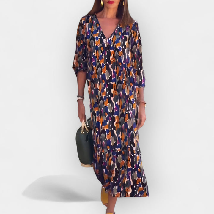 Dress with V Neckline and Retro Design