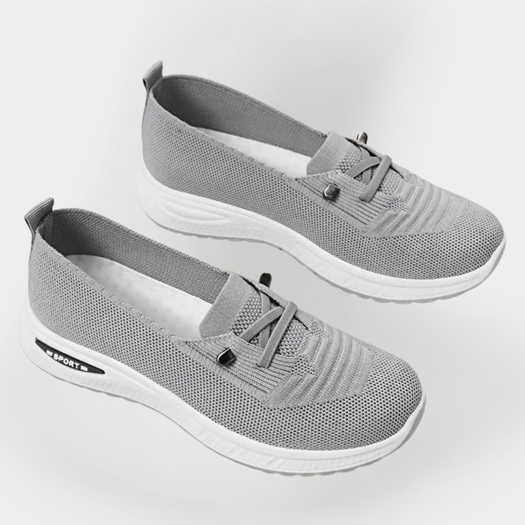Sports Shoes with Lightweight Fabric and Flexible Sole
