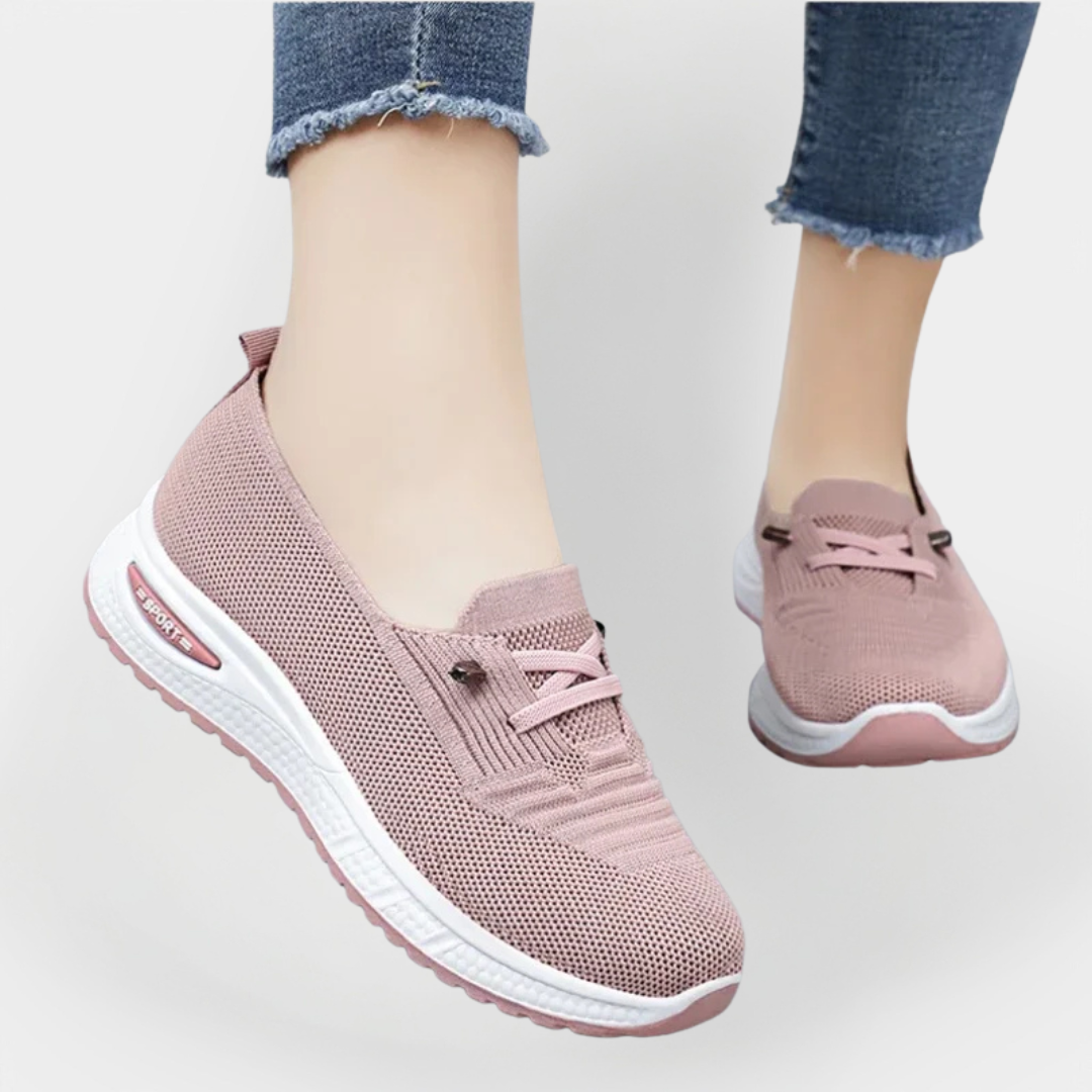 Sports Shoes with Lightweight Fabric and Flexible Sole