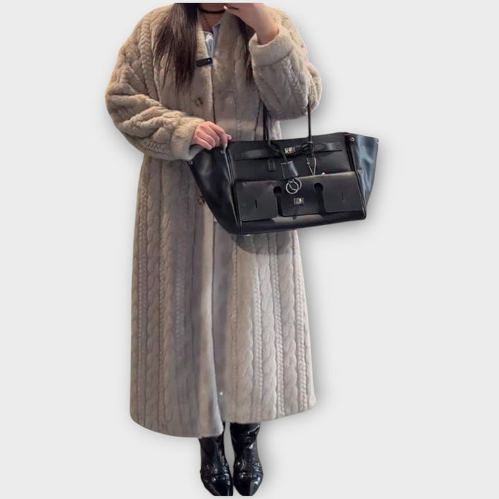 Chic Long Winter Coat with Luxurious Faux Fur