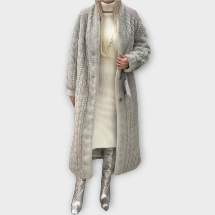 Chic Long Winter Coat with Luxurious Faux Fur